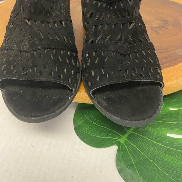 Nature Breeze Stenciled Cut Out Peep Toe Booties - Picture 5 of 11